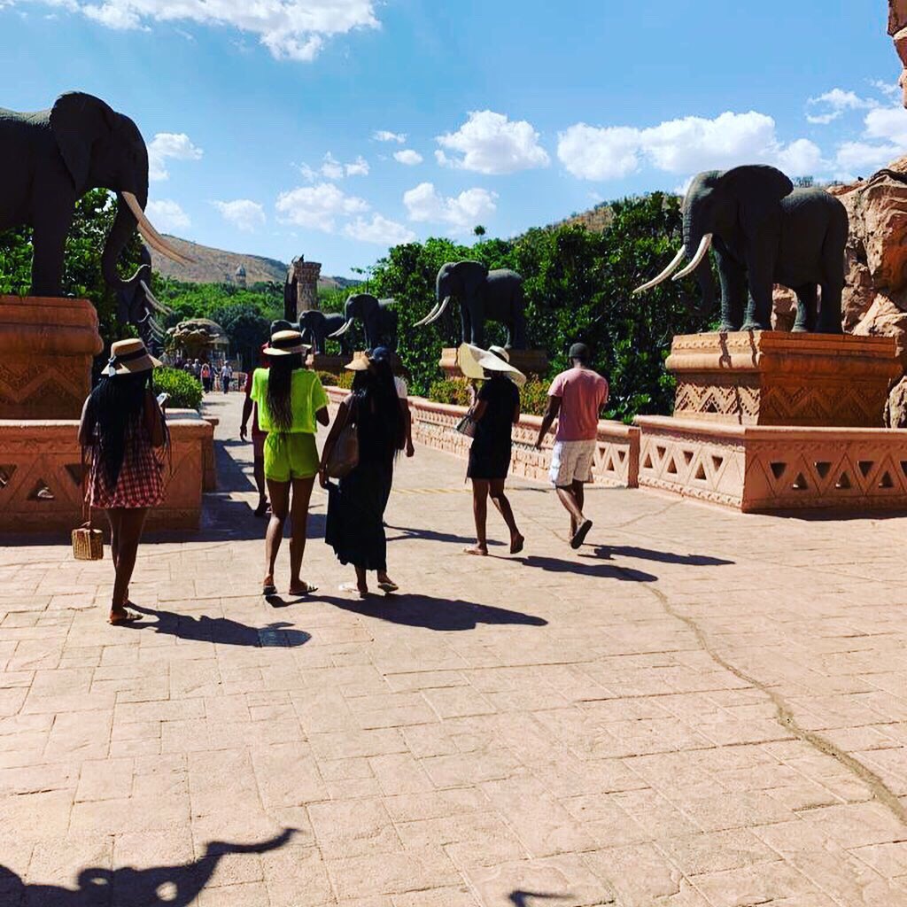 TravelWithManta's tweet photo. Why do you still think travelling is for rich people?  #PotsoTseRelevant    🔥🔥SUNCITY HOT DEALS 🔥🔥from ZAR 1300 per person sharing for 2 nights including breakfast and tickets to the Valley of the Waves. Midweek only on limited dates.
Email:reservations@travelwithmanta.co.za https://t.co/K4wriSpz12
