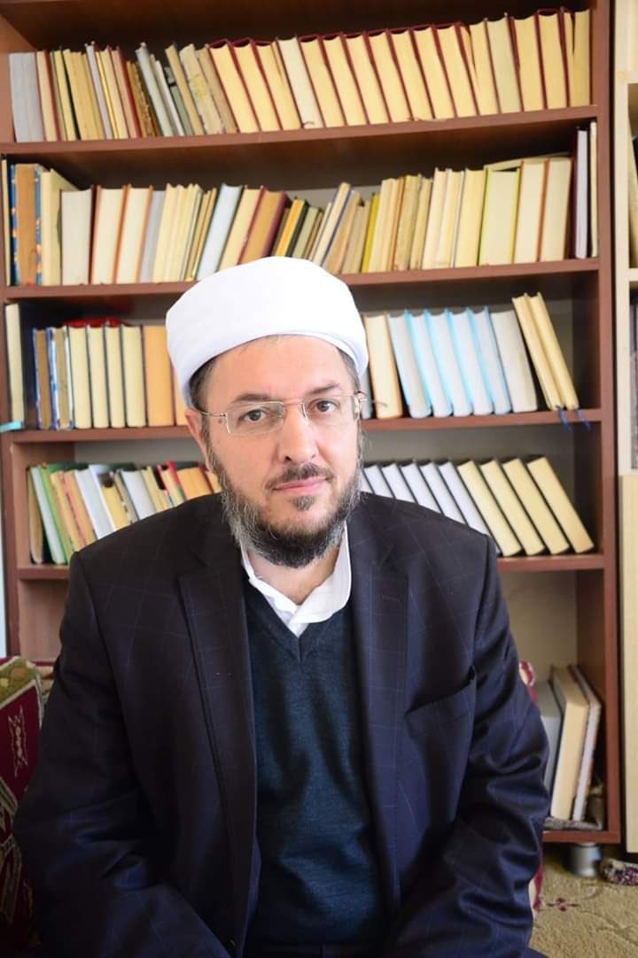ihsanhocaresmi's tweet photo. Kardeşim, alim-i rabbani şeyh Abdulkerim Çevik hocam Bitlis Norşin'de ki medresesinde ders verirken vurularak katledi. Ölümü şehadet, makamı cennet, yolu kıyamete kadar payidar olsun. https://t.co/7UXpfCqsqx