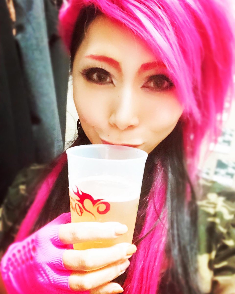 liraloha's tweet photo. 皆様、昨日はライブにお越しくださりありがとうございました💗 応援下さった皆様も感謝です！個人的な反省点は山ほどあるのですが…😅なんとか無事に、美味しいビールが飲めました♪ hideさん、ありがとう♡ 楽しんでいただけましたか？#hide #カバーバンド #KissyourMisery #hidewithspreadbeaver https://t.co/JUT3AXDAW5
