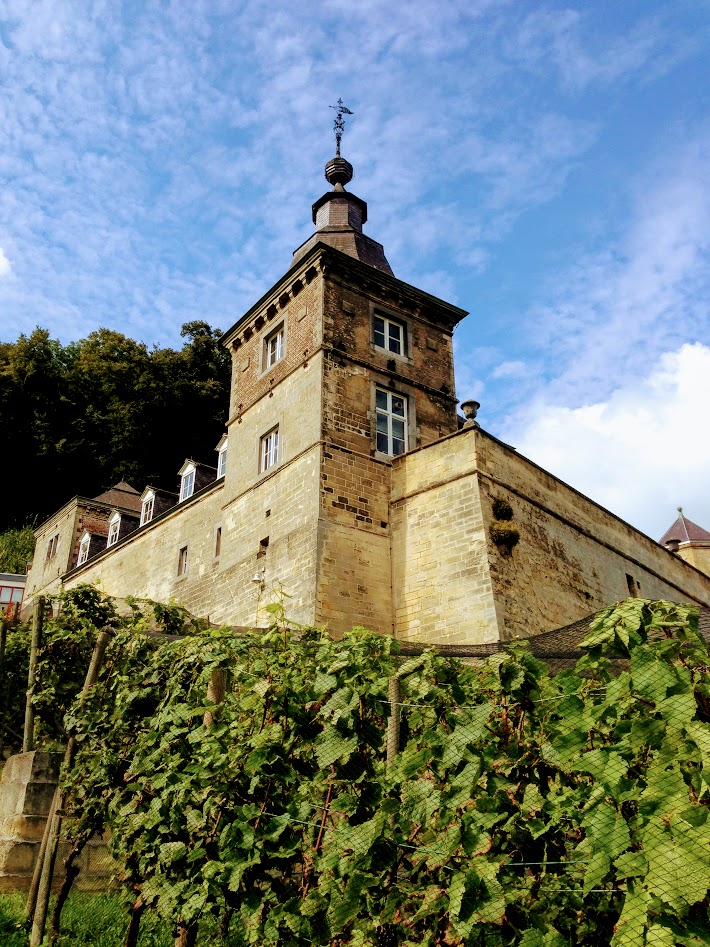 KastelenTuinen's tweet photo. Op een van de meest unieke plekjes in Nederland vind je het kalkstenen Château Neercanne, in het zuidelijkste puntje van het land pal aan de Belgische grens. Hier kun je genieten van hoogstaande gastronomie. #chateau #neercanne #kastelen #limburg #gastronomie https://t.co/olDIyK7NZ5