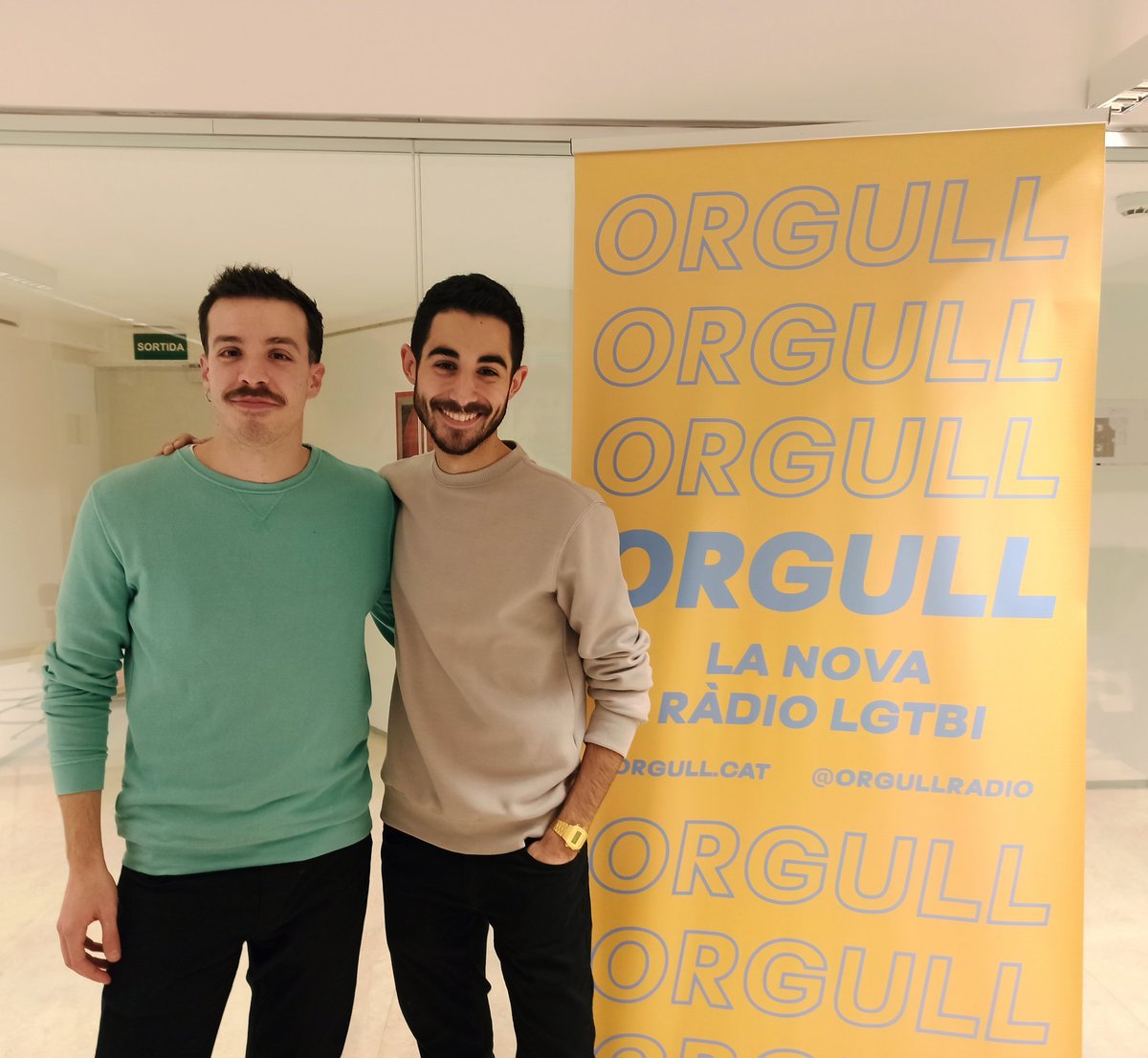 Ayer estuvimos celebrando el primer aniversario del <a href="/BarcelonaLGTBI/">Centre LGTBI de Barcelona</a> y entrevistamos a artistas invitados y a organizadores. Todo lo que nos contaron, mañana a las 10 en <a href="/OrgullRadio/">ORGULL.cat</a>. 🌈🎧😍