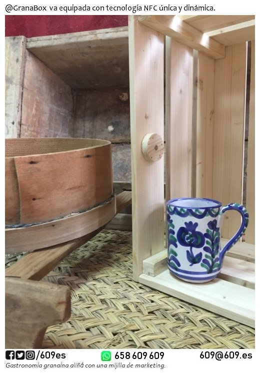#GranaBOX dispone de una etiqueta #NFC única para cada caja y además dinámica, es decir, si tocas con tu #smartphone el lugar en donde está incrustada, podrás recibir ofertas, ver videos.. 
La #tecnología es similar a las tarjetas #contactless 
#Innovación y #Artesanía unidas.
