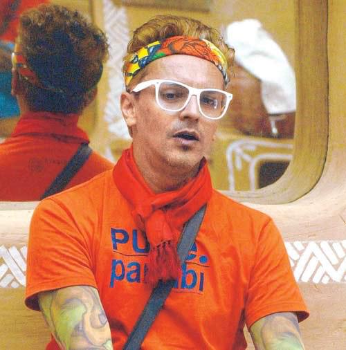 Imam_A_Siddique's tweet photo. @PriyankaSh6677 @imVish37 @FansShehnaaz #Namaste
#Dhanyawad
#ThanksForTheLove #ILoveYouToo Can't wait to do a #HatTrick as a #CelebrityChallenger soon on @BiggBoss & do HMs' #KundaliJagruk #ShantiMeriAunty #ChaloBoloLondon #AlagChe #DoubleTrouble in the #ThirteenFlirteen season #BB13 @ColorsTV @BeingSalmanKhan ๐คฃ๐
๐ https://t.co/CCyO3m4qzC