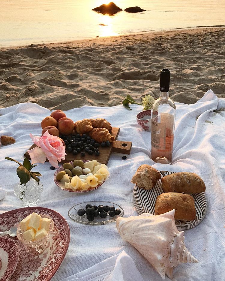 asolegrey's tweet photo. oh to have romantic picnic dates by the beach at sunset https://t.co/9t5wdRwdG3