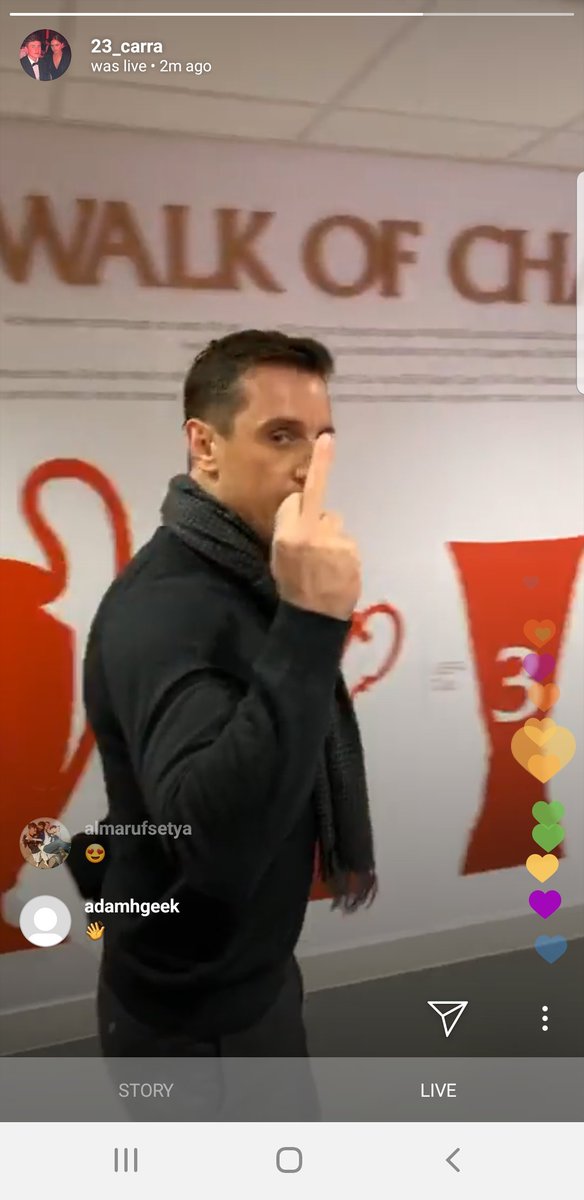 Someone isnt happy 😂 <a href="/GNev2/">Gary Neville</a> <a href="/Carra23/">Jamie Carragher</a>