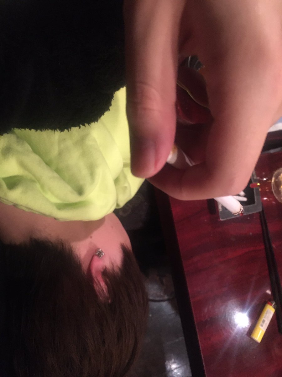 Ayase_0404's tweet photo. syudouなら俺の膝で寝てるけど https://t.co/L1h62XF19d