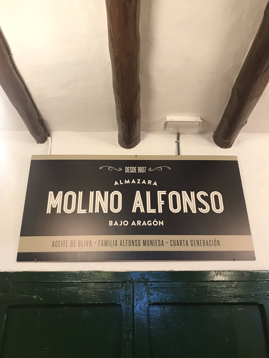 jennifermarinf's tweet photo. Seguimos en @Molinoalfonso catando dos variedades de aceite: empeltre y arbequina @slowfoodZGZA @aragonentumesa al https://t.co/DtPClf3nPd