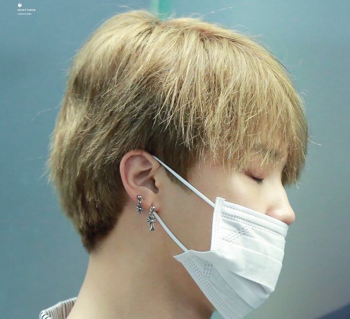 jikookheart's tweet photo. when jimin’s nose peeks out of his mask 🥺 https://t.co/1ZXwHYhIoM