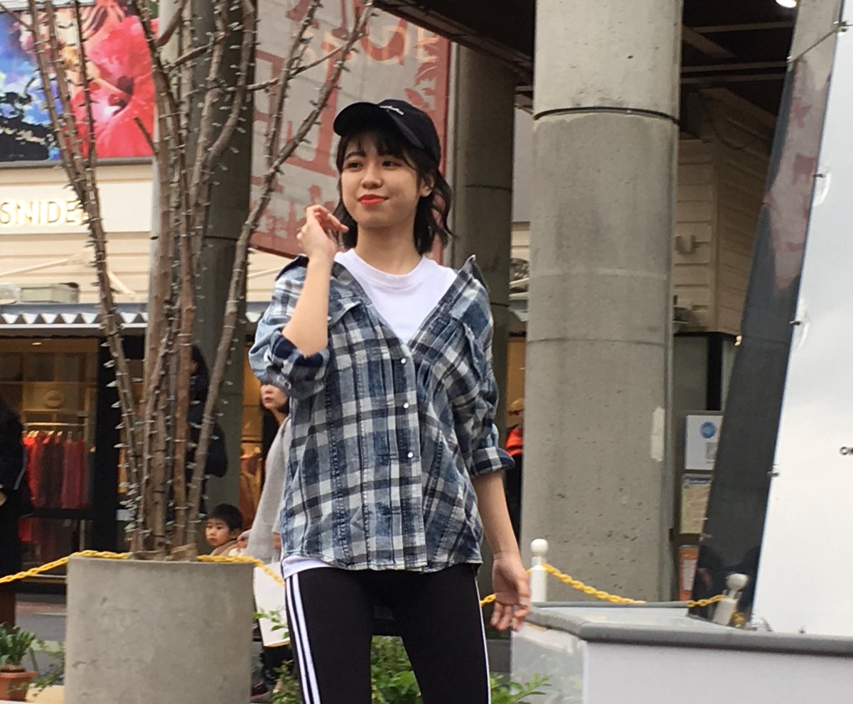 mokaron0615's tweet photo. 今日のライジング沖縄のイベントは、ステージの場所がいつもとは違っていたけど、背景が良かったからめっちゃいい感じに写真が撮れた😆
後でいろいろ詳しくアップしますか‼️😃
#ライジング沖縄 https://t.co/DIee2CVHvN