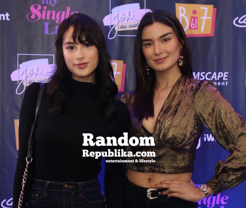 RandomRepublika's tweet photo. [SWIPE] "Kiwi sisters" and former #PBBOtso housemates #FrankiRussell and #DianaMackey (#Frankiana) at the #MSLSpecialScreening • #MySingleLady starring #ZanjoeMarudo #IanVeneracion and #JodiStaMaria will start streaming on #iWantPH @iwant this January 22.🎥 https://t.co/3cSnG0rAbp