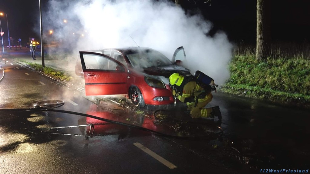 Auto uitgebrand op de Venneweg in Berkhout..