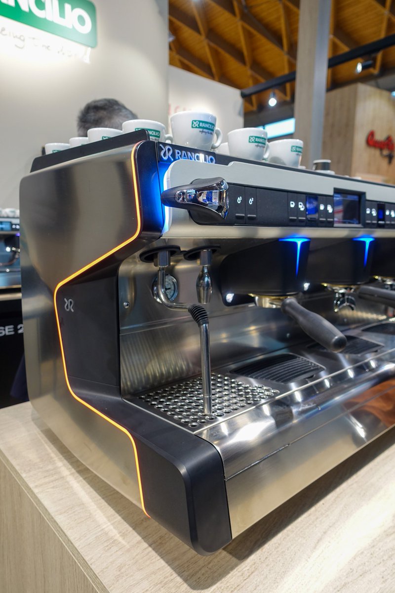 RancilioGroup's tweet photo. Discover the new Rancilio Classe 20 SB equipped with the patented Steady Brew technology at @SigepRimini Hall D1 Stand 068 #Rancilio #Classe20 #SteadyBrew #ExtractionLab #coffee #espresso https://t.co/7AxNtBshwG https://t.co/Nf3RxQrf9U