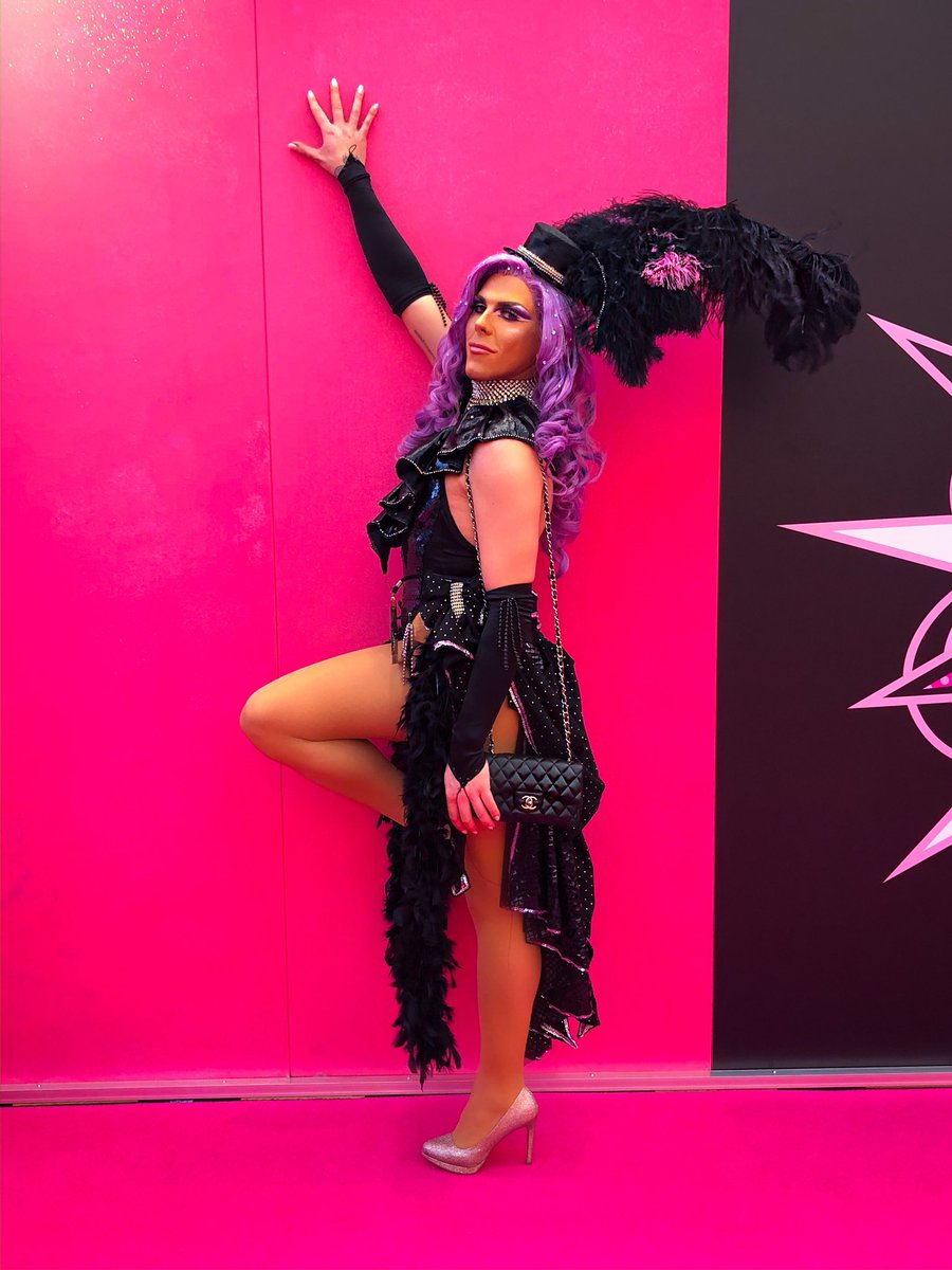 DRAGCON UK ✨💕
First time doing drag and I LOVED IT!!! Thanks for having me #DragConUK it was incredible 💕✨
#rupaulsdragconuk #rupaulsdragrace #rupaul #DragRaceUK #dragrace