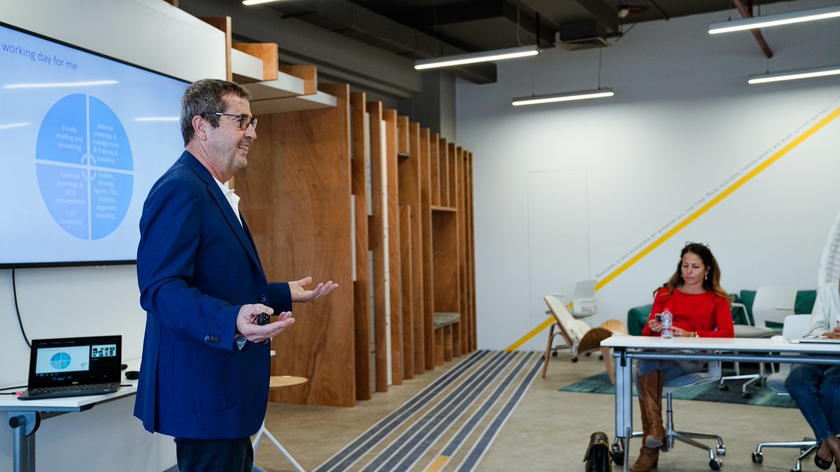 jadarahtap's tweet photo. A special thank you to Bruno des Fontaines, Director of Operations, Products &amp; Marketing at @AmadeusITGroup  for sharing his career journey with the company and how he witnessed its growth over the years. https://t.co/kwYRDvRrDI
