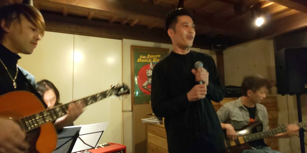 925_hiroko's tweet photo. 2020.1.18
#岡本隆根 #ONTHEROCK
Off the locK 新年会 in 名古屋
@大須 CITY DINING Macy's
ピアノのヨッシーと
隆根さんは最強🎹🎤
#Ziplocks から こいけd と
たけさん が加わり #Station
新曲 #SMILE も聴けた🎵
今夜23:30~ #オンザロック は
#生放送 ですって‼️
#テンションタカネ ⤴️
#zipfm https://t.co/GhARttQwq9