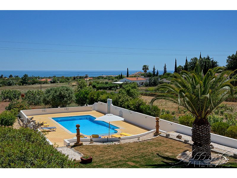 AffinityVillas's tweet photo. A few minutes from Marinha beach, Casa Inmaran is a good choice for two families holidaying together as each floor has an open-plan sitting &amp; dining room, a kitchen, two bedrooms and a shower room, sleeping 8 people in total.
https://t.co/zACiAVn5r2 #Algarve https://t.co/senbPVNqus