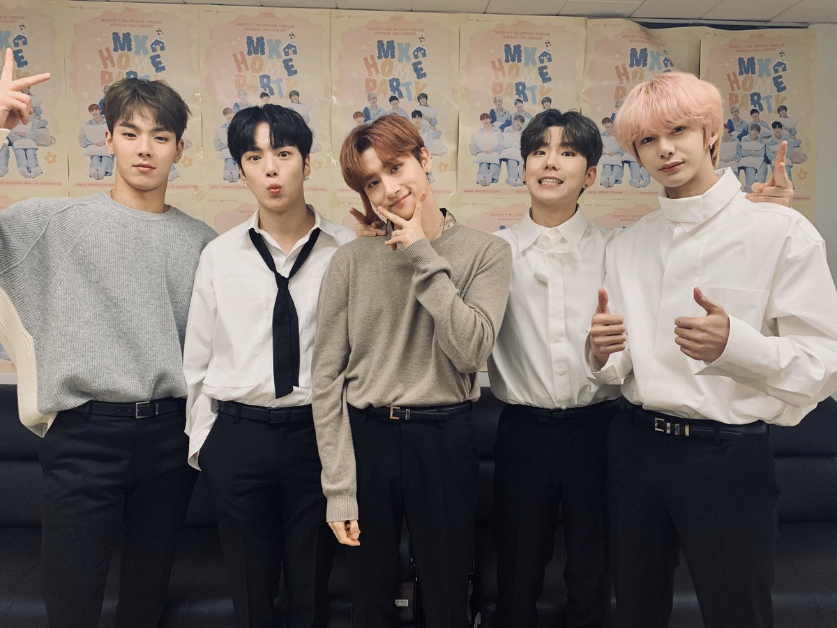 OfficialMONSTAX's tweet photo. [#MONSTA_X]
200119 #몬스타엑스
#FAN_CON with #MONBEBE
#몬베베 우리 같이 놀자!🏠❤
<#MX_HOME_PARTY> DAY 2

#몬베베4기 #몬스타엑스팬콘 #MX홈파티
#몬베베는언제나몬엑편이야
#몬엑은언제나몬베베편이야 https://t.co/gcRJexdAKH