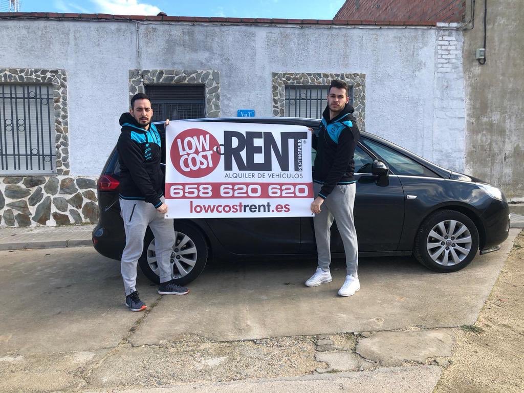 CBASNEVES's tweet photo. Como no puede ser de otra forma, @lowcostrent acompañó a nuestros absolutos en su viaje al Master nacional de Medina del Campo! Los mejores coches al mejor precio! @AsNevesConcello @Xunta @fdeportegal @depo_es https://t.co/MTsDSgYqtL