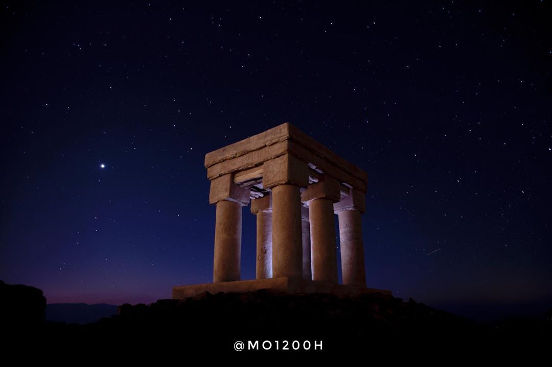 Oman_events's tweet photo. حصن سلوت بعدسة المبدع محمد الشعيلي 😍😍🌟
سمعت من قبل عن هذا الحصن؟ 🤔

📸: @mo1200h https://t.co/VVRVuE0hW1