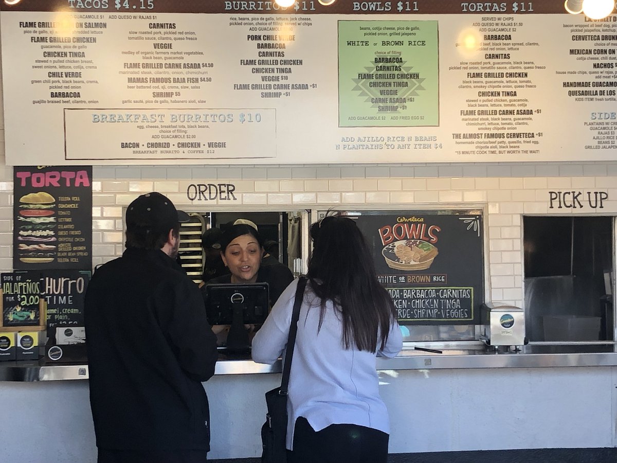 Sunday Grub coming in Hot 🔥 

#cerveteca #culvercity #carneasada #breakfast #lunch #dinner #tacos #burritos #yum 📸 <a href="/GraphikosMktg/">GraphikosMktg</a>