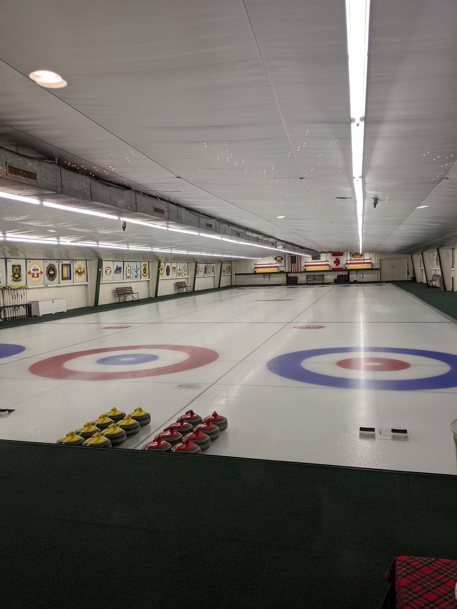 MayfieldCurling's tweet photo. It's Sunday Funday here as we are about to start the semifinals of the USWCA Central Region 5/Under! Lots of good curling action from a bunch of clubs! @ColumbusCurling @curlthezoo @DetroitCurling @BGCurling @CincyCurling
#GoodCurling #CLECurling https://t.co/R9o7NOXlfC