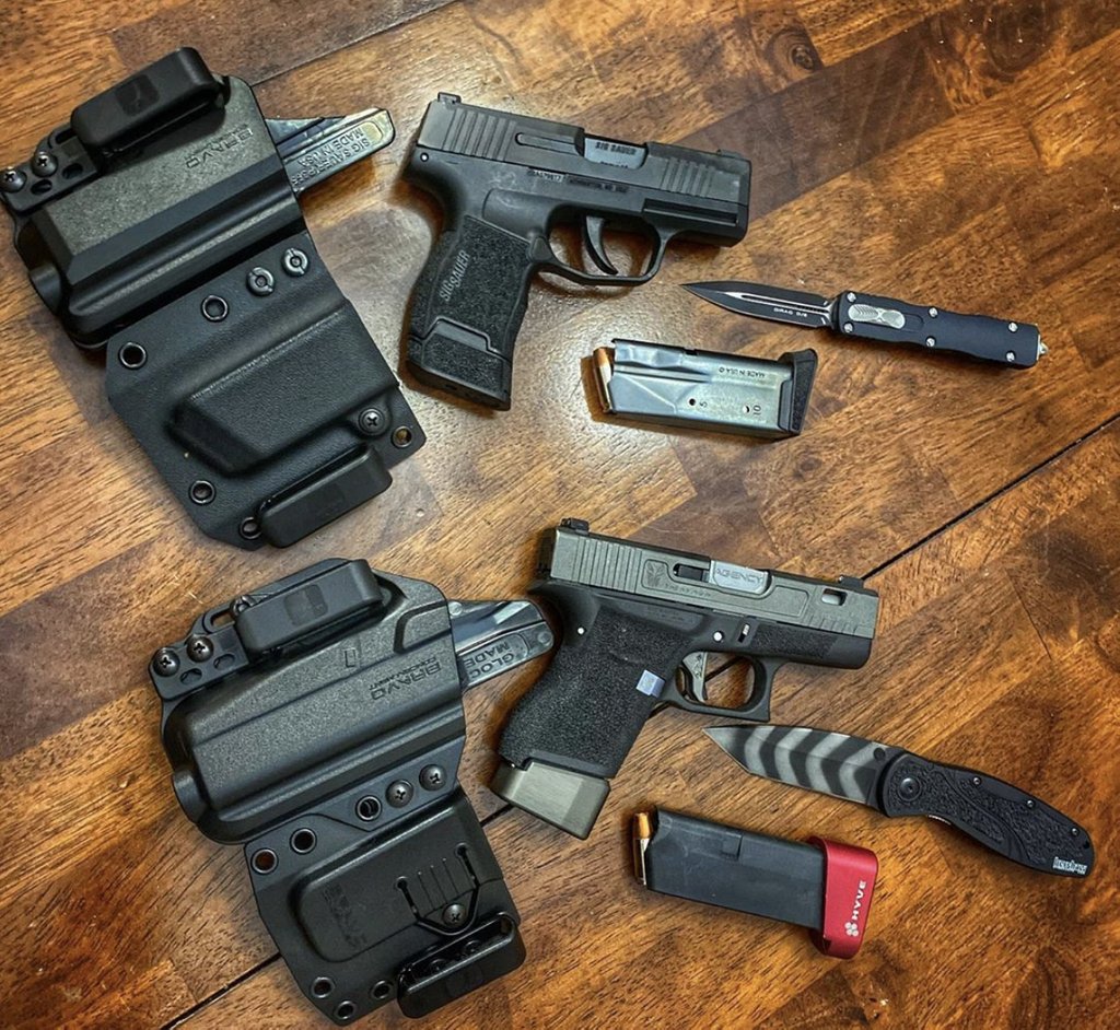 BravoHolsters's tweet photo. Variety Is The Spice Of Life...
. . .
Repost form @texas_tactical_taco
#bravoconcealment #customglock #puga #babayaga #microtechfanatics #microtech #edccommunity #glock43 #sigp365 #kershaw #kershawblur #gearcommunity #texas2a #bladecommunity #glock43 https://t.co/U2iX7tEkmx