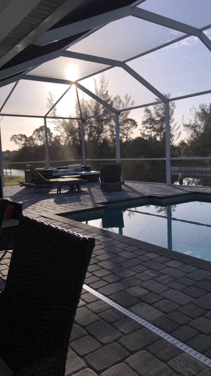 DiomedeMark's tweet photo. Beautiful NFL playoffs Sunday morning! #GameDay https://t.co/Z7bu0tv29G
