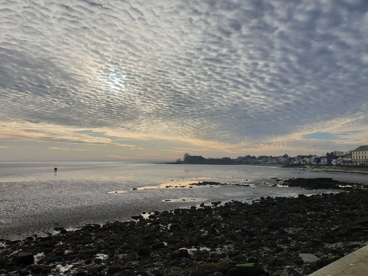 visitblackrock's tweet photo. Couple walking on #blackrock beach. #viewsnotqueues #louth @ancienteastIRL https://t.co/x72eMlD7wY