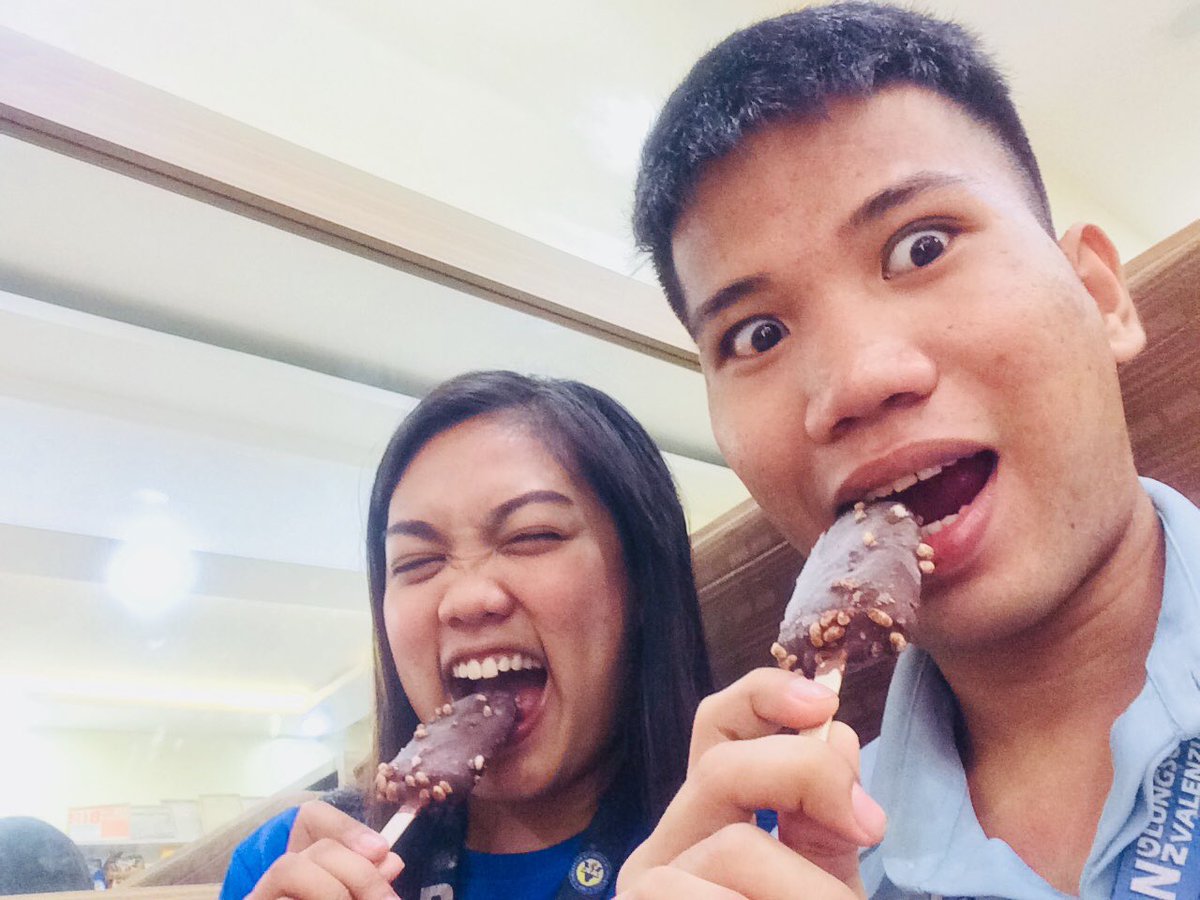 ErickAcostaCPA's tweet photo. Kasamang kang tumaba este tumanda hehe maging parang bilog or parang haba mamahalin padin kita hindi ko man mabigay sayo yung magagandang bagay sa mundo sa ngayon but I will promise you to be your faithful and loving man of in your life i love you love ko💕 https://t.co/seKxtfbZhV