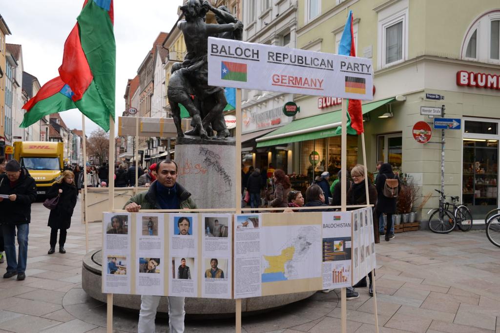 Nadiabaloch461's tweet photo. #BalochRepublicanParty #Germany  held an awareness campaign today in #German city #Göttingen. 

Activists of #BRP staged a camp in the city center, displayed the photos of Missing persons and aware locals about massive #humanrights violations in #Balochistan. 
#BRPCampaignInEU https://t.co/LKDutQV7oe