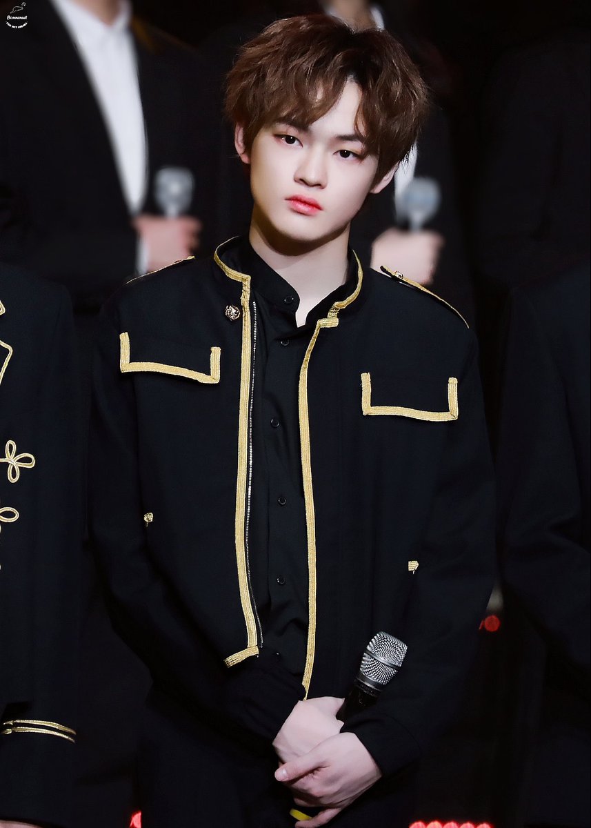 011122_CHENLE's tweet photo. 천사~러맘이의 밤하늘에 뜬 천러별🌟 https://t.co/zsYtPhNxbM