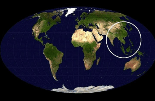 22. Lebih banyak orang hidup di dalam lingkaran putih di peta di bawah dari pada di luar.