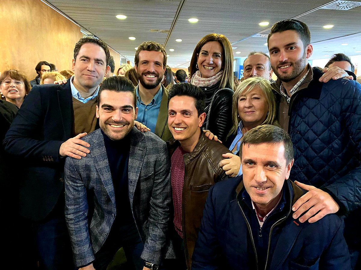 Patriciaflopez's tweet photo. 🇪🇦👏 Gran mañana de domingo del @PPArchena junto a nuestro líderes @pablocasado_ @TeoGarciaEgea apostando como siempre por el municipalismo y por por la libertad
#LoMejorEstaPorLlegar 😉
 #PorTodoLoQueNosUne 💪
#FelizDomingo 🤗 https://t.co/cmJ10RImUP