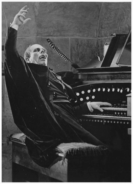 el_zombo's tweet image. Lon Chaney - the PHANTOM OF THE OPERA (1925)
#retrohorror