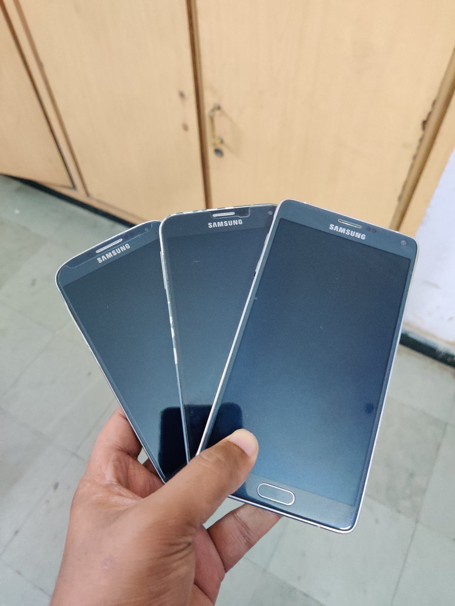 VyndAsad's tweet photo. @SamsungMobile these phone died in the end of 2019. They worked for 5+ years perfectly! https://t.co/0o3XgNAKmR