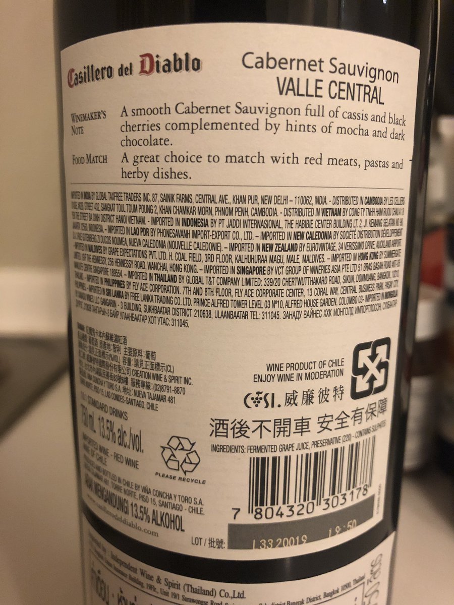 M_Thai_Crypto's tweet photo. カベルネソービニヨンの味を比較するために買ったチリワイン、Casillero del Diablo🍷

学生時代に飲み、ワインの世界から暫く離れるキッカケになった1本です😇

赤ワインに少し慣れてきた今飲むと、不思議と少しずつ繰り返し飲みたくなるワインです🇨🇱

日本だと1,500円前後ですね💸

#ワイン勉強中 https://t.co/8dZmHN3AYN