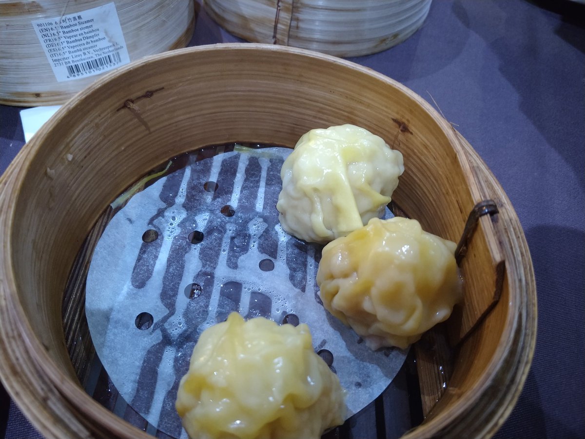 rjw1's tweet photo. We ate lots of Dim Sum. My phone was having connection issues so I didn't live tweet it all. A pic spam follows. #LeedsFunWeekend https://t.co/5sPQ1dUhn0