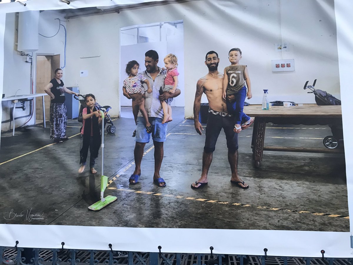 Natty_tran's tweet photo. Exposition « Éclairer les transparences » du photographe Bruno Vigneron. Elle met en lumière les actions de l’@ArmeeduSalut. Elle rend visible les invisibles 📷 #dimancheexpo @villedelyon https://t.co/XHp6spdVyv