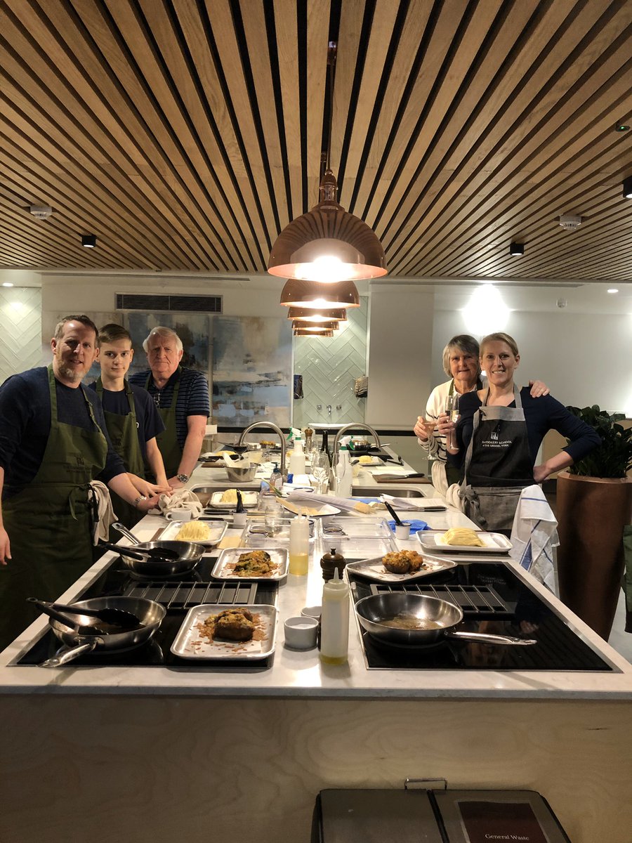 JustVenues's tweet photo. Amazing day @AndyDixon41 thanks for teaching us all the techniques! @cookeryschoolTG https://t.co/UBg5Nzeveu
