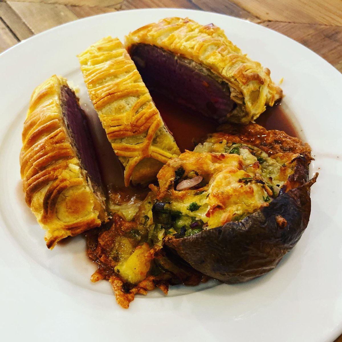JustVenues's tweet photo. Amazing day @AndyDixon41 thanks for teaching us all the techniques! @cookeryschoolTG https://t.co/UBg5Nzeveu