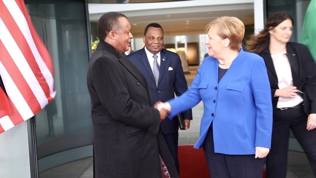ThMoungalla's tweet photo. Entretiens entre le Président de la République du #Congo SEM. Denis Sassou N’Guesso et la Chancelière allemande SE. Mme ⁦#Angela_Merkel en prélude au Sommet de #Berlin sur la #Libye. https://t.co/wixGbGNFcV