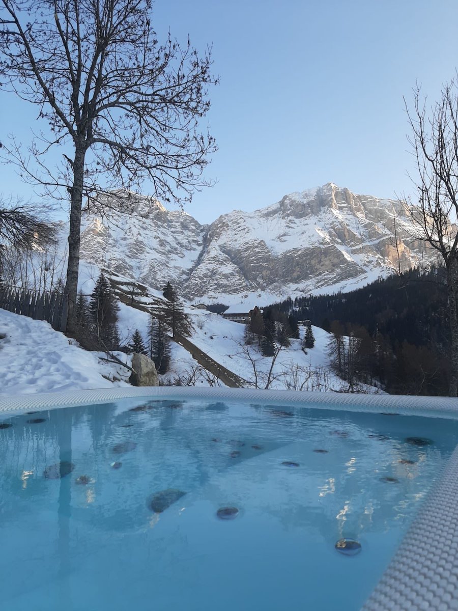 ciurnadu's tweet photo. #ciurnadù #hotel #relax #jacuzzi #wellness #dolomiti #dolomites #19gennaio #winter #holiday #HappyHolidays #altabadia #südtirol https://t.co/kIyLEUHKme