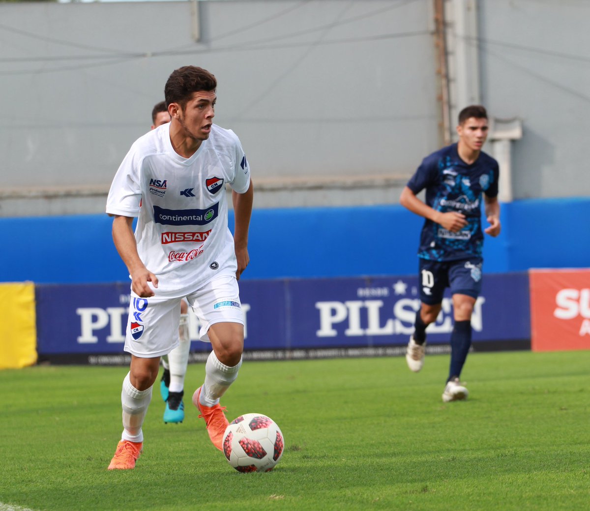 CanteradelTrico's tweet photo. #CanteraTricolor🔴⚪🔵
📷Postales de la #catSub23⚽️🙋🏻‍♂️

#VamosNacional #LaAcademia💪🏻 https://t.co/MdtfP5qFHu