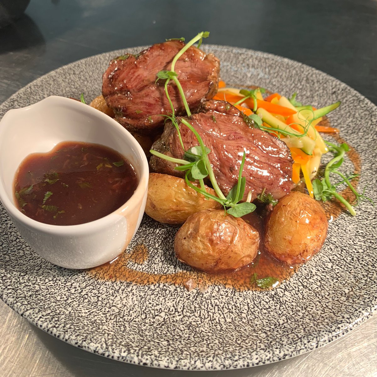 Did someone say Sunday Roast?!🤤
#MINTPeople #SundayRoast #EventProfs #Chefs