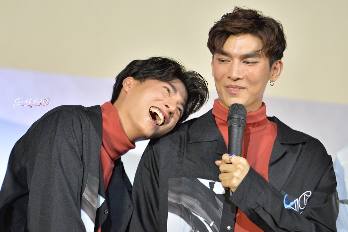 gulf_foto's tweet photo. ใช่ซี๊...เราไม่มีไหล่เป็นของตัวเองนี่
#TharnTypeSpecialEP 
#GulfKanawut 
#MewSuppasit https://t.co/1vFlk6GLDs