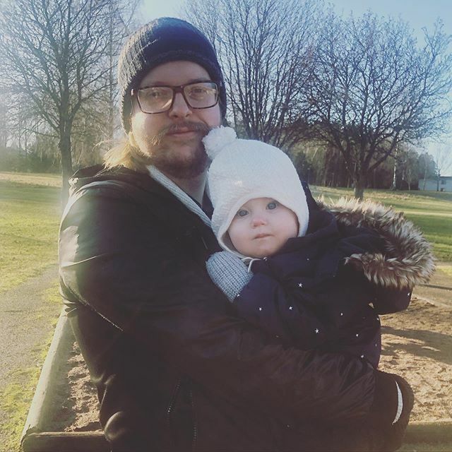 SonyZoolander's tweet photo. #fatheranddaughter #outforawalk #lekparken #sunny #sunnyday #sundaywalk https://t.co/GBuRvhb3qq
