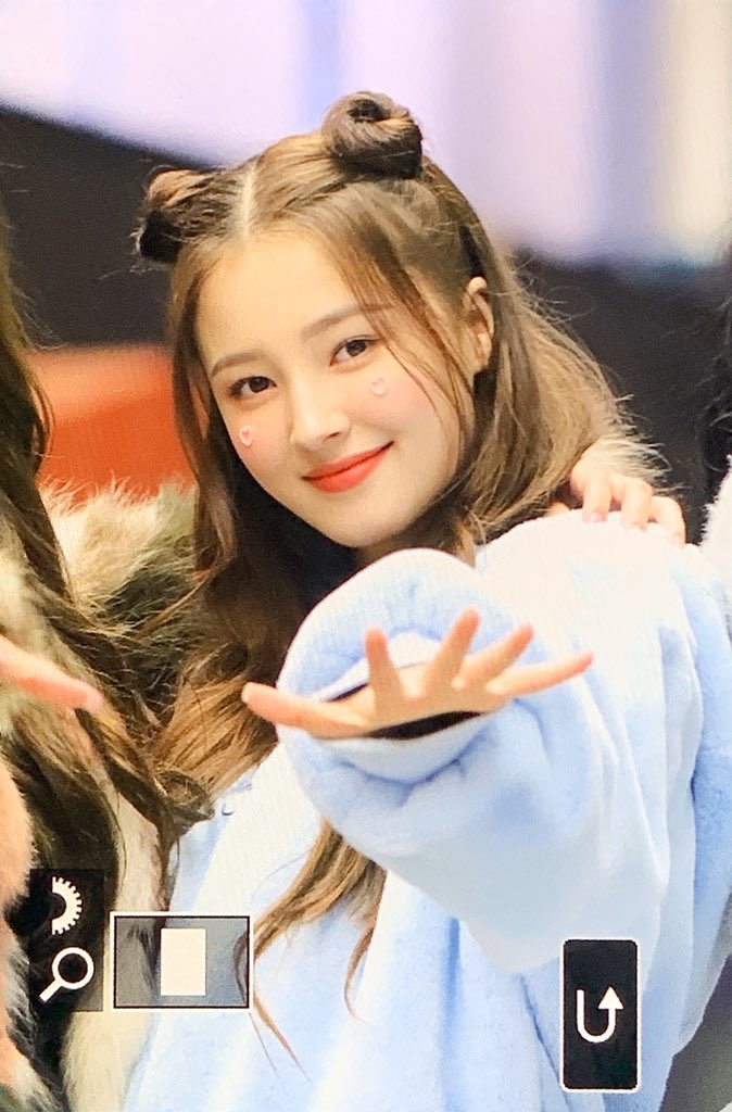TD_MERRY's tweet photo. 200118 음중 미니팬미 프리뷰

なんちゃん めんこい 💕

#모모랜드 #MOMOLAND #그루 #낸시 #Nancy #モモランド #ナンシー #Thumbs_Up @mmld_official 💕 https://t.co/MKIeX2GFQf