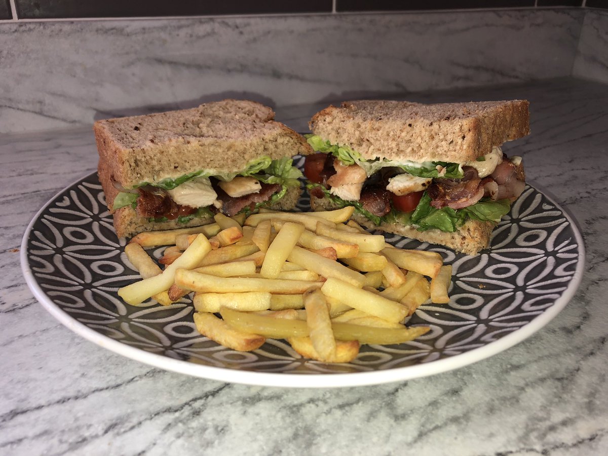 Danny_Ratcliff's tweet photo. A malted bloomer with succulent chicken & crispy bacon with sliced juicy tomatoes on a bed of fresh lettuce & creamy mayonnaise, complete with a side of fries.
A simple yet satisfying and delicious lunch #dannysdaytimedeli #oneoffspecial https://t.co/tZfHygZ9sN