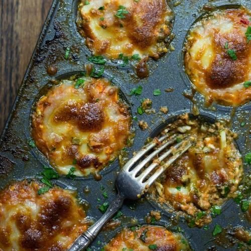 HeyFoodApp's tweet photo. Mini Cheesy Ravioli Lasagna Cups
📲 Get the recipe: https://t.co/inA4tpGl8t

Recipe credit: The Gourmet RD

#vegetarianos #vegetariansofig #vegetarianeats #vegetarianlife #vegetarianrecipes #vegetarianmeal #vegetariancooking #vegetarianism https://t.co/wiiHR0mPur