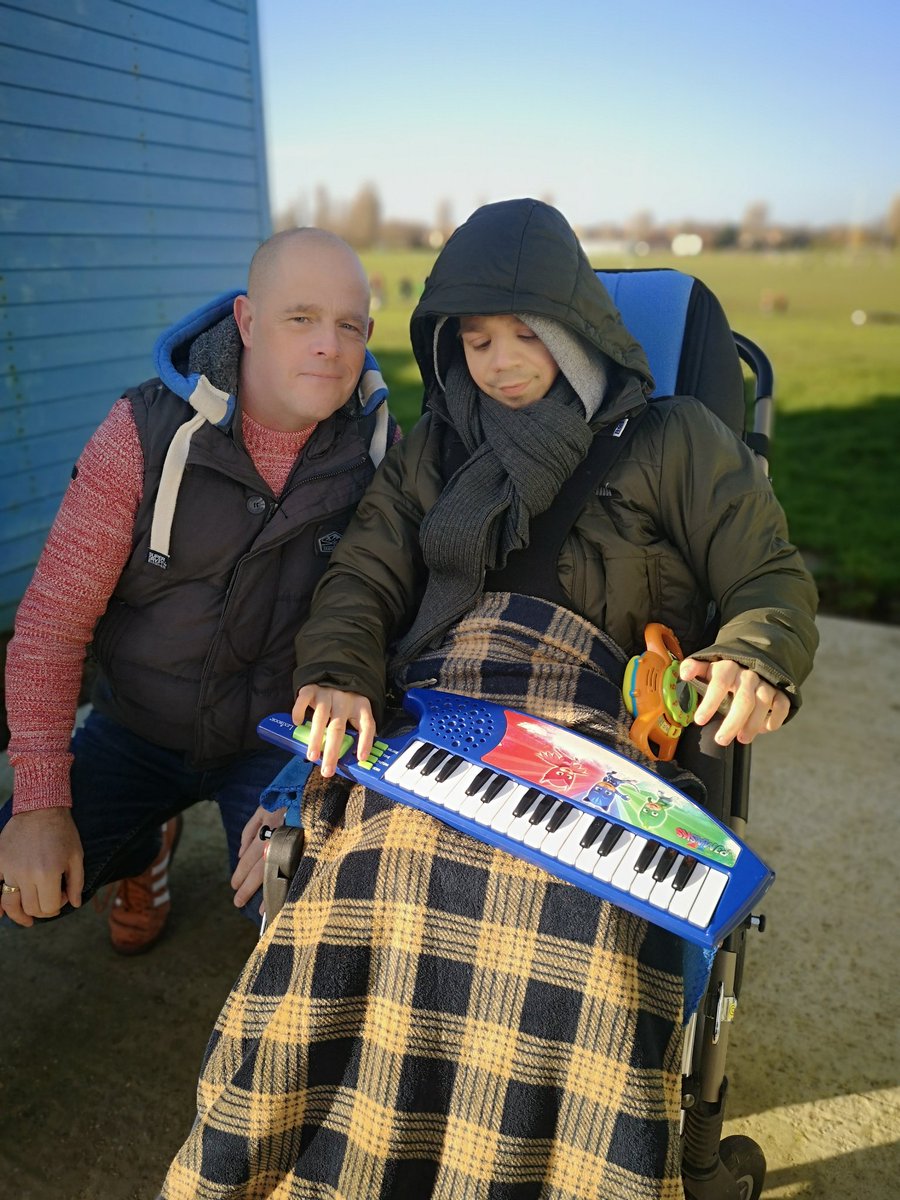 Gzlargirl's tweet photo. When Tyler met Andy from Tendring Garden Products.. Our beach hut guardian angel ❤️ https://t.co/aj0zCnroIv